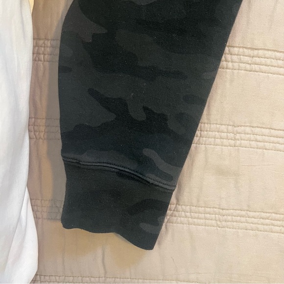 Howitzer MFG Co Camouflage Jacket Hoodie - Picture 7 of 8